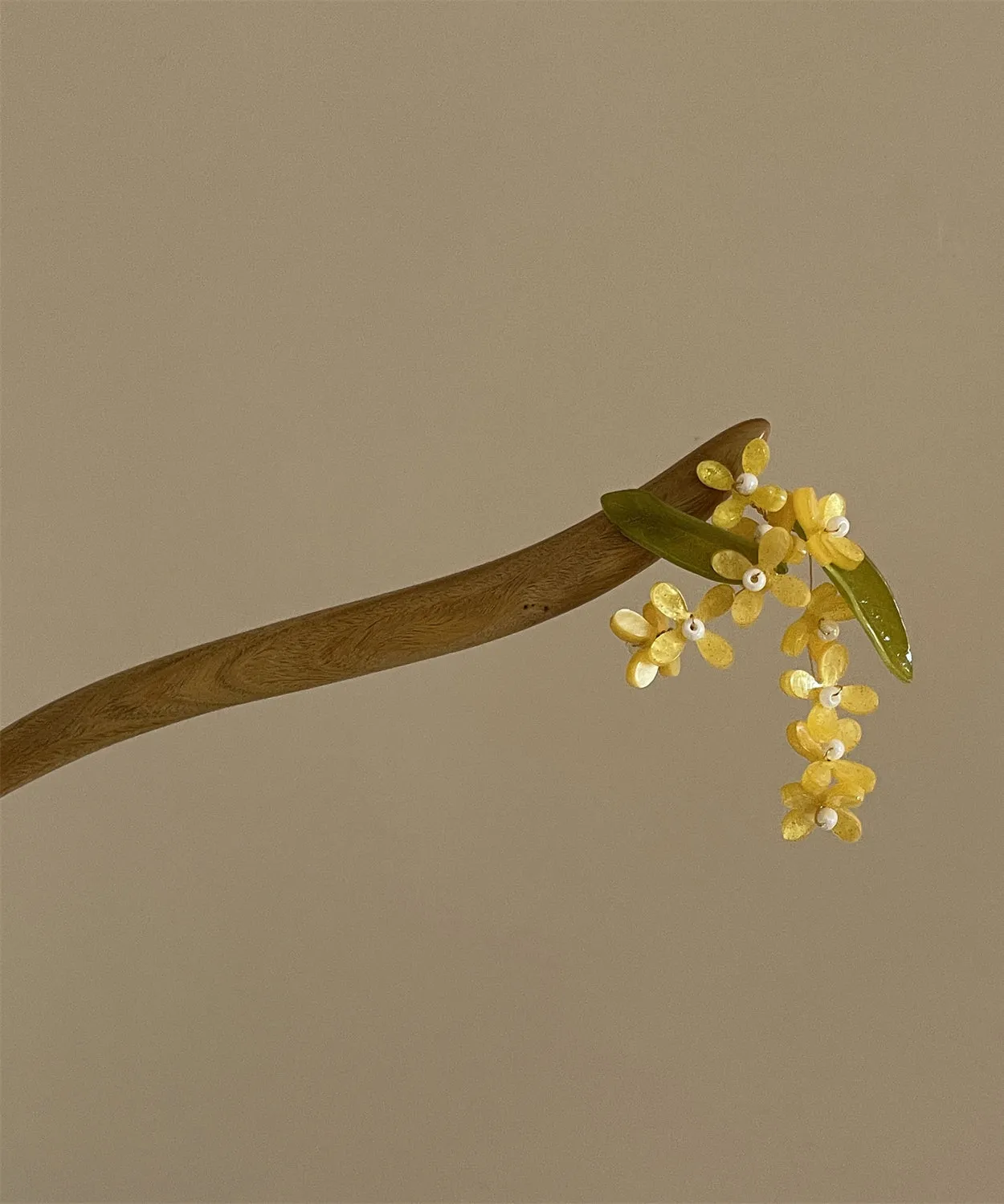 Retro Yellow Floral Green Sandalwood Hairpin ZZ026