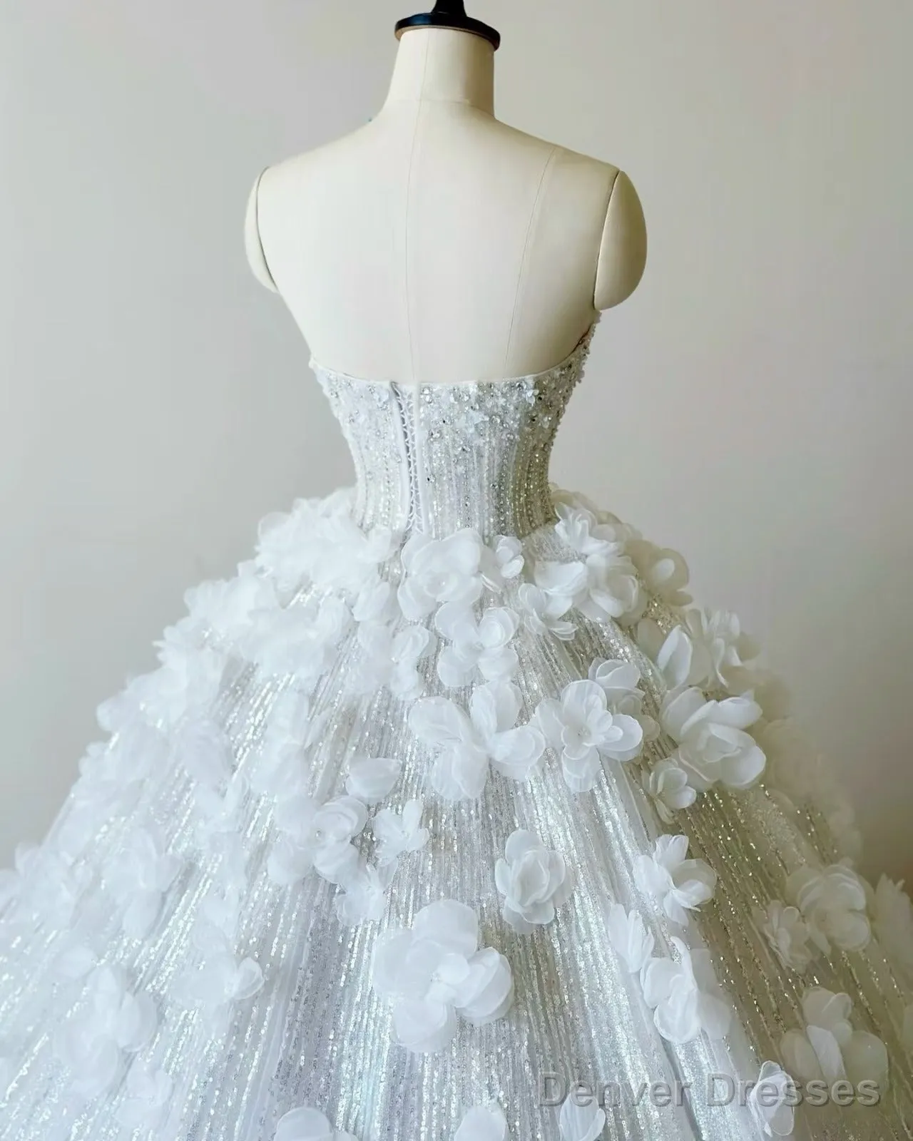 Timeless Ball Gown Sweetheart Sequin Floral White Wedding Dresses Brides Dress